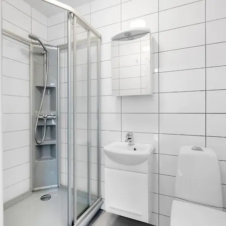 Arctic Hilltop - 5 *